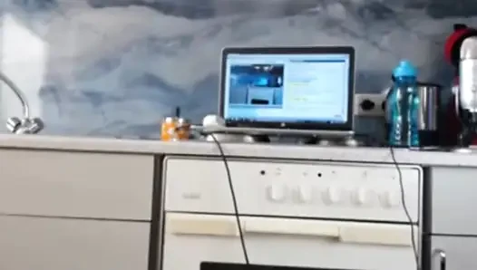 Dea si seksi lagi asik twerking di live streaming