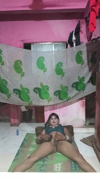 Emotivni trenutak iz "Madhuri bhabhi aj land ka pani likali"