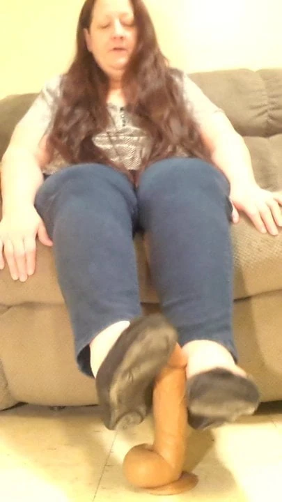 Bbw FLATS feet smelling