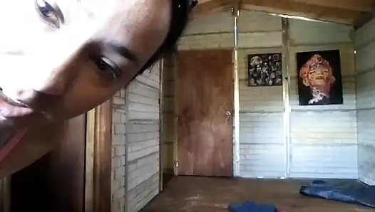 Terk edilmiş evde işçilerle sikişiyorum