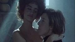 Penelope Cruz nackt in Serie Rose (1991)