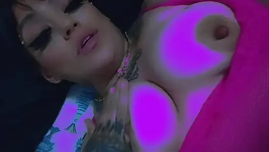 Одинокая милфа