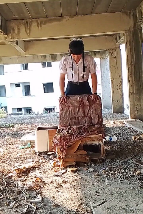 FN004 Student ladyboy solo