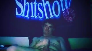 Assistindo pornô e masturbando