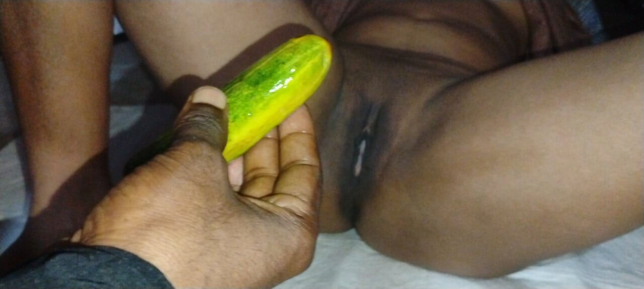 Moti Bhabhi ki hard chut ko pela