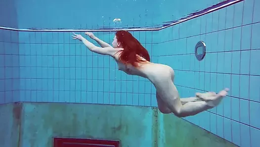 Alice Bulbul glänzt beim russischen Schwimmen