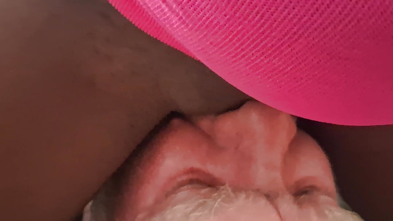 BLU Nastie demands a proper cunt licking