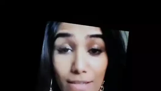 Sürtük poonam pandey'e boşalıyor