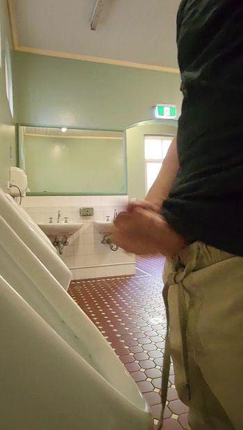 Nyilvános WC mosdó cum