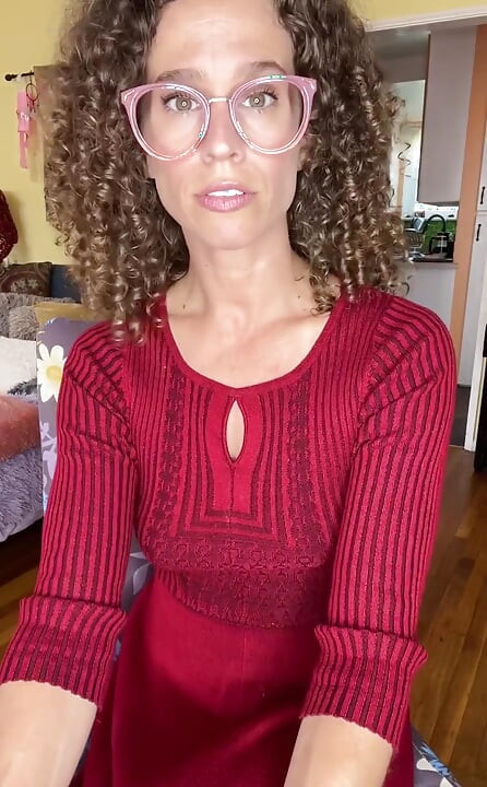 Candy is Back and She Is on so Naughty!! Ela só não pode se ajudar, ela vai ver um terapeuta e adivinha o que ela acaba doin