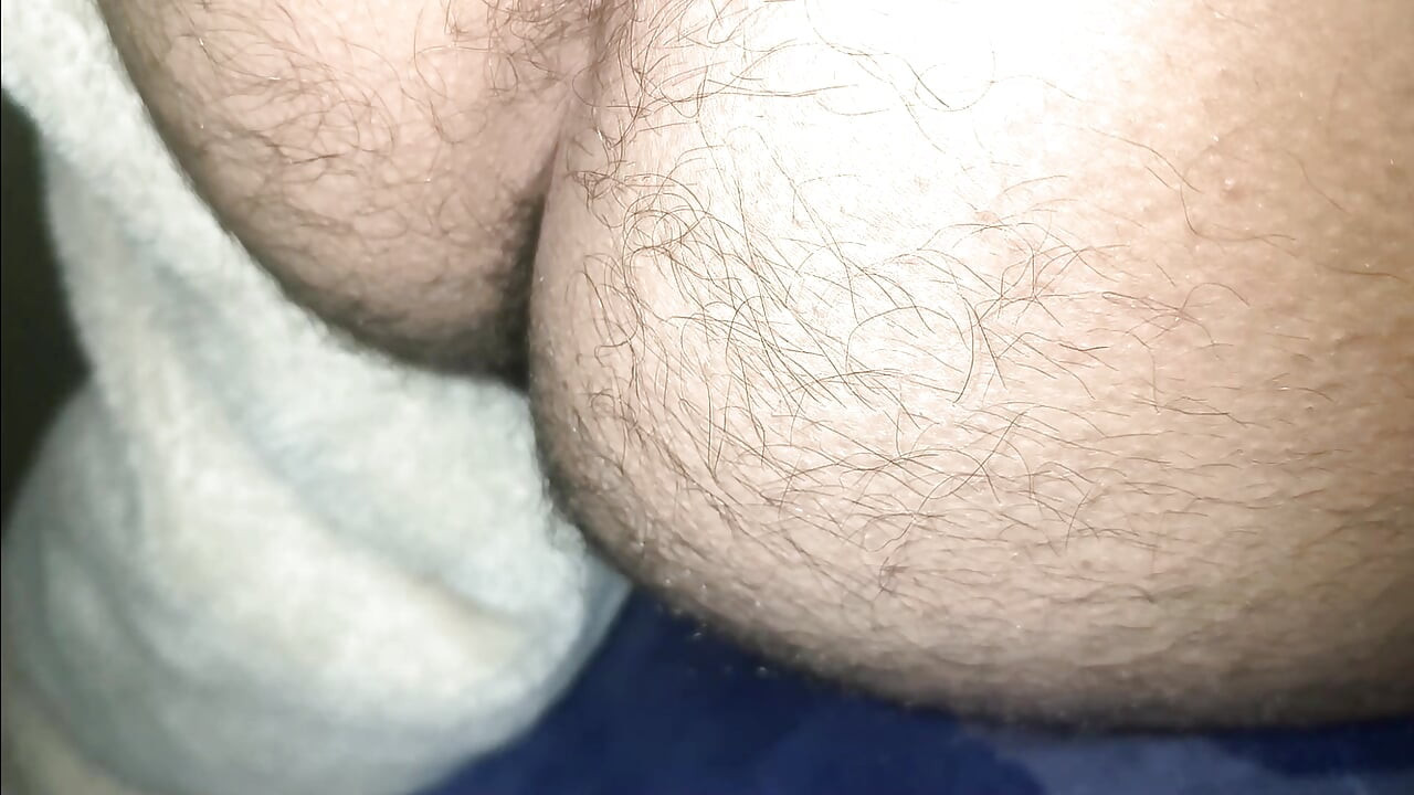私の友人は私のお尻をファックします私は大好きです私のお尻を濡らしてください