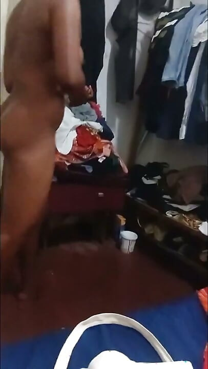 Garota Africana Rara Mostrando Seu Corpo Natural Sem Edição