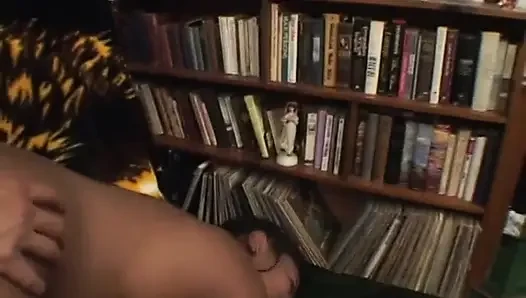 Ateşli zenci sürtük kütüphanede sikiliyor