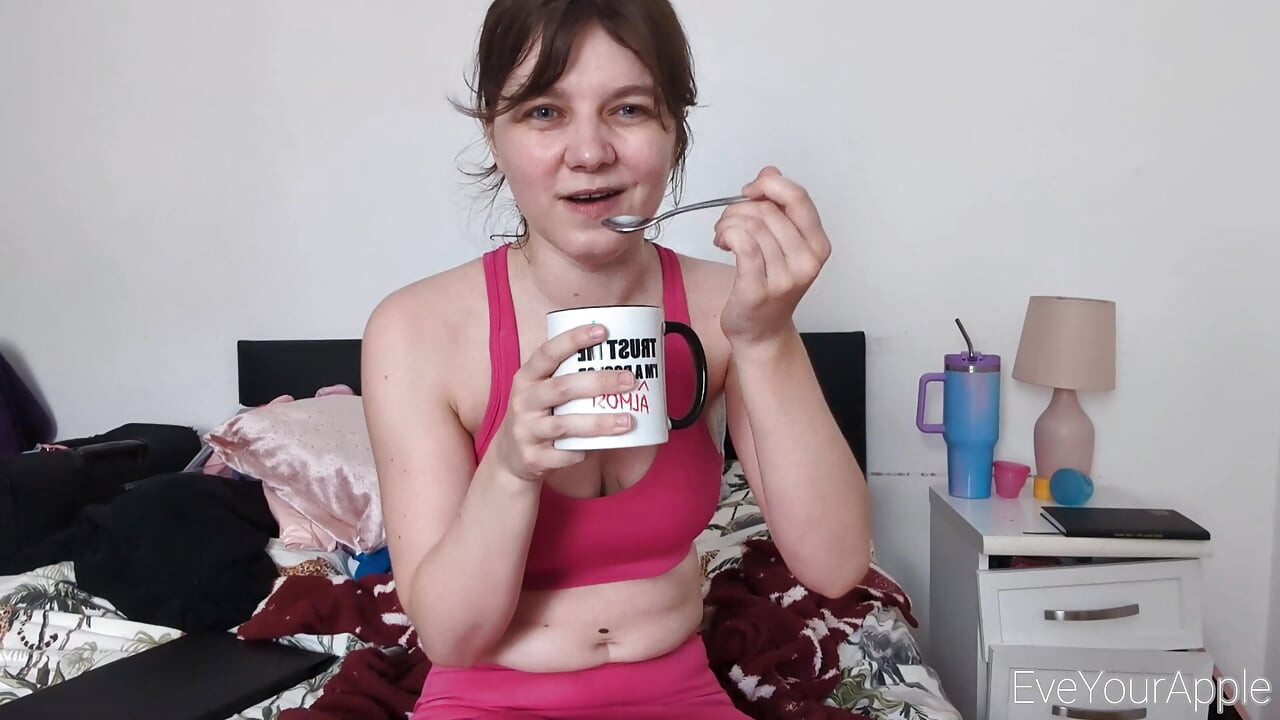 Cute Gym Girl Eve Catches You Up On Life