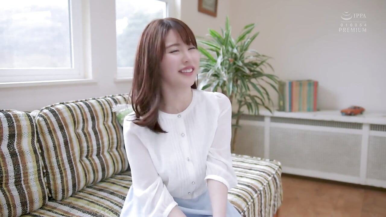 첫사랑으로 느끼게 해주는 웃는 귀여운 소녀. 다른 섹스 느낌. 2부