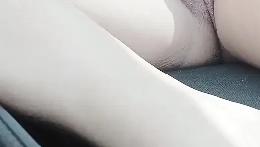 Curlisita si seksi lagi asik fingering memek sempitnya di dalam mobil (pov)