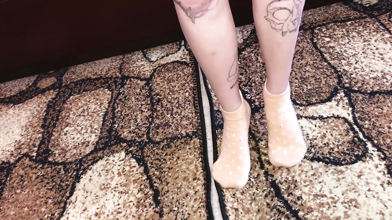 אה, אתה אוהב את כפות הרגליים שלי? ואז תסתכל עליהם