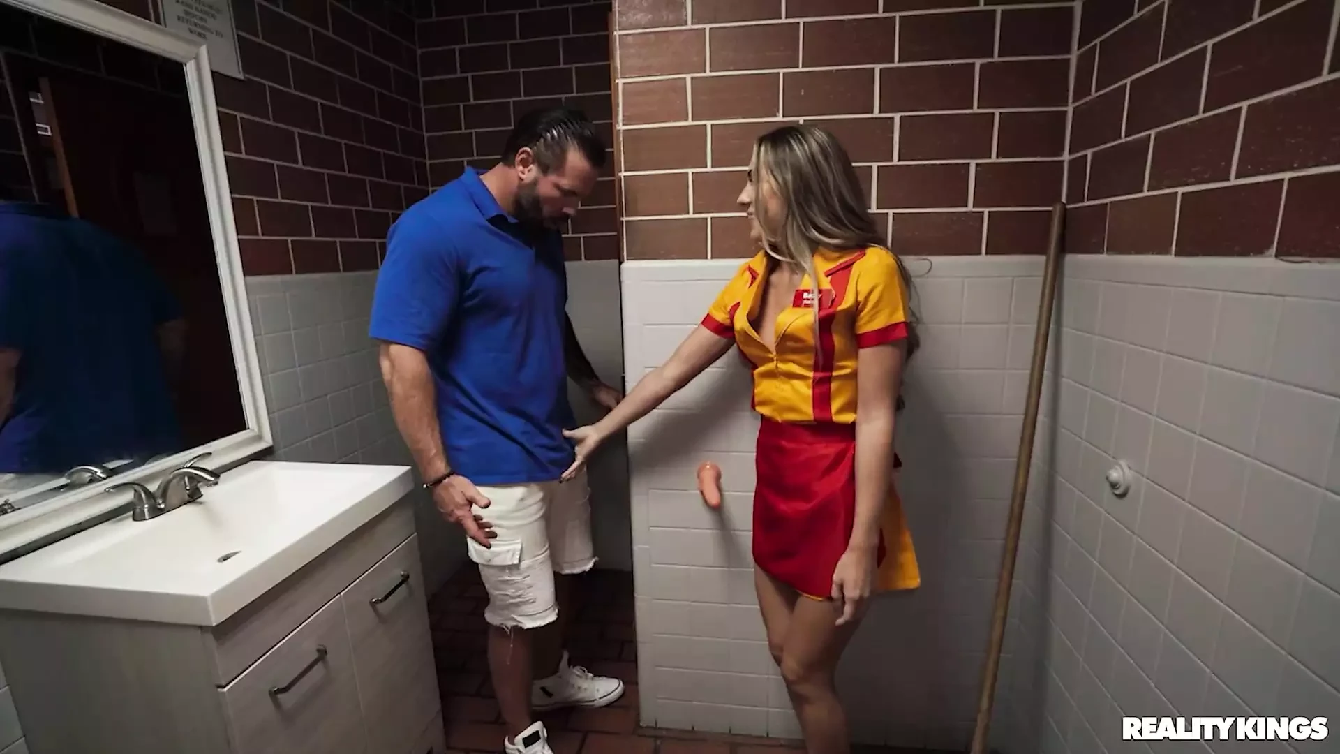 The Bathroom break realiti kings