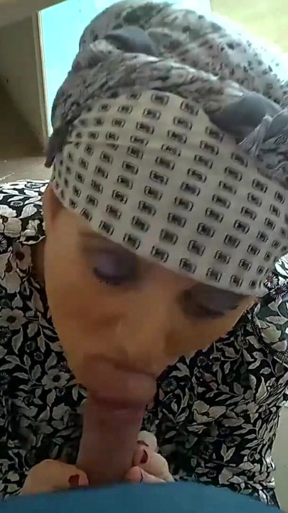 Muslim woman tries sucking a cock and does a good job | Clip 1