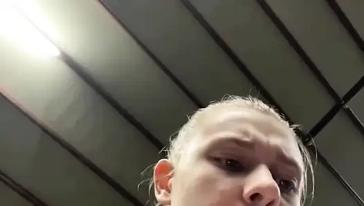 Verrücktes ficken im fitnessstudio so hart