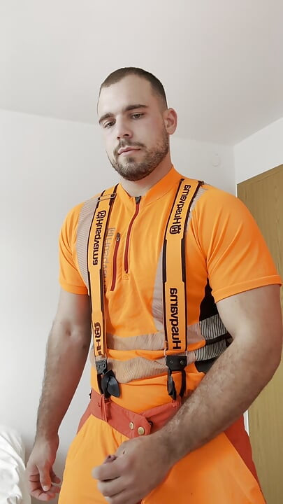 Lumberjack in HiVis Jerks His Huge Manly Cock