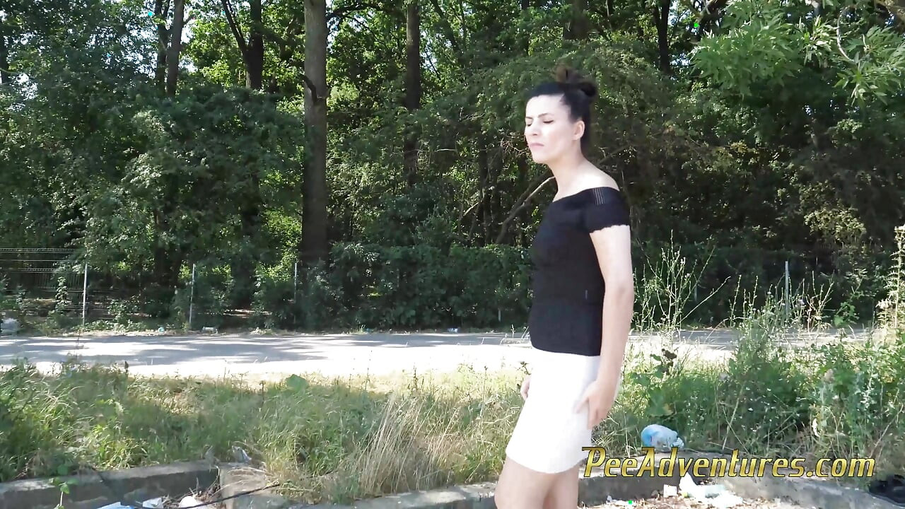 Późno na spotkanie musiałem wyciągnąć i siusiu na zewnątrz