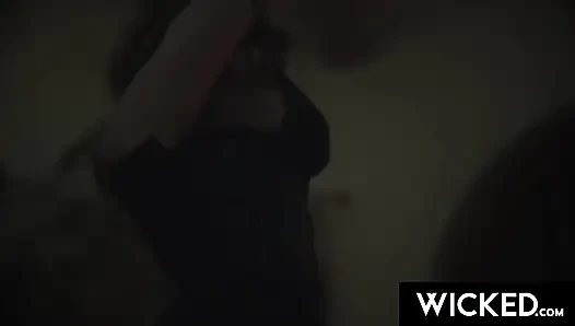 WICKED - Kimmy Granger кричит от удовольствия от слишком большого долбежа