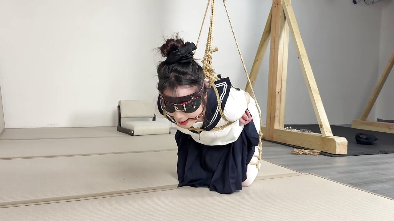 Straight Arm Plus Japanese Reverse Tie Folded Leg Semi-suspension
