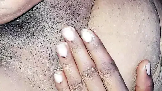 Güney Hintli tamil koca evli kadın... Amcık parmaklanıyor ng.