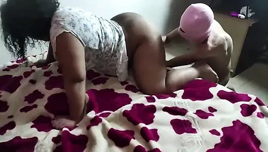 Куколд Из Персидского Залива Снимает На Видео Свою Жену С Водителем, Трахая Ее В Задницу Большим Членом