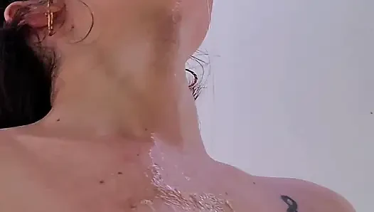 Ich wurde geil, von seinem schwanz, und bekam sperma im gesicht - teil 2