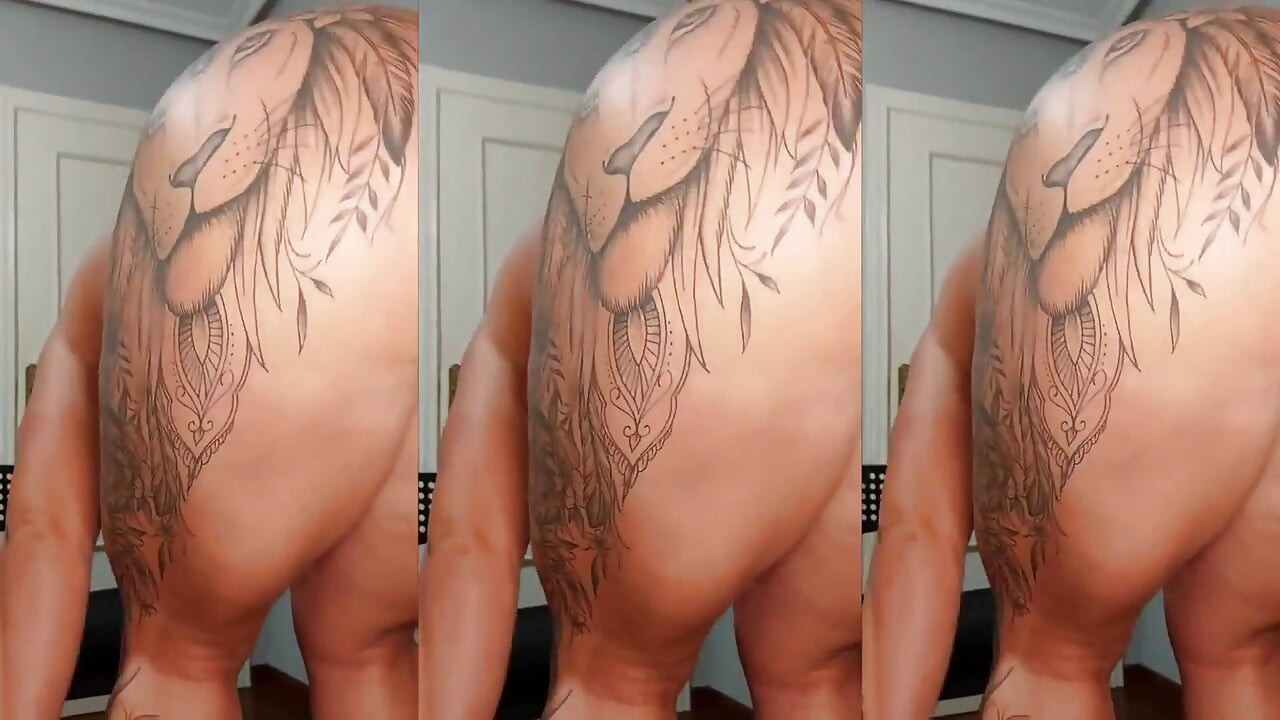 Danaxmuscles destruyendo con su cinturón