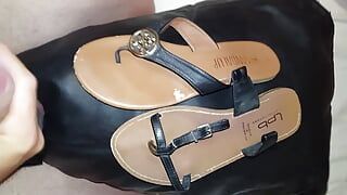 Cum on my stepsister&#039;s sandals with black leather pillow