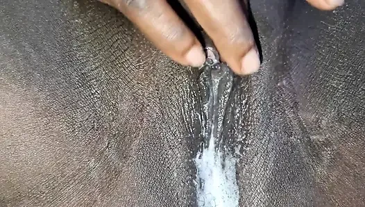 Memek berlumuran sperma setelah dientot habis-habisan