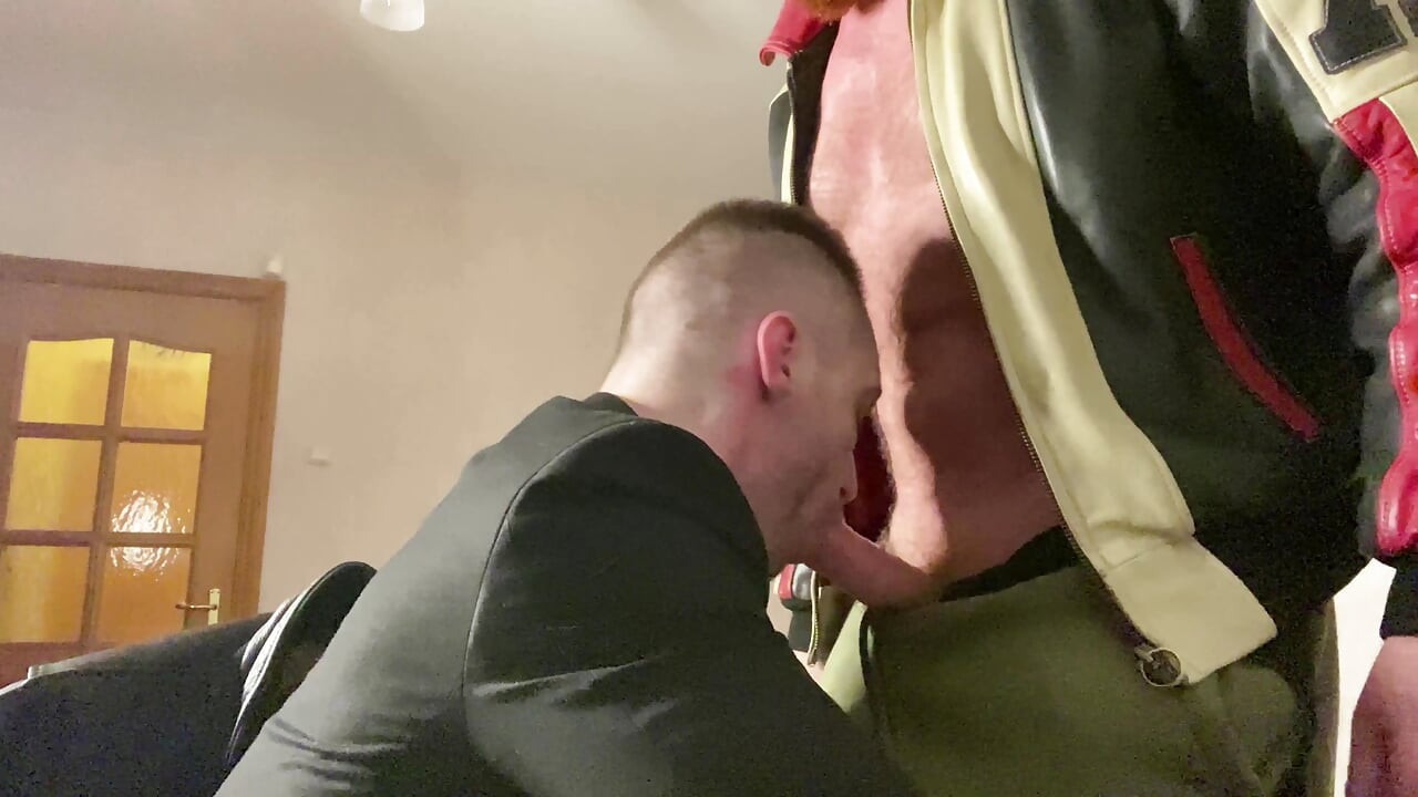 Dio 1. Menatplay. Uredski radnici Kinkysirius u odijelu žestoko jeban od kožnog medvjeda