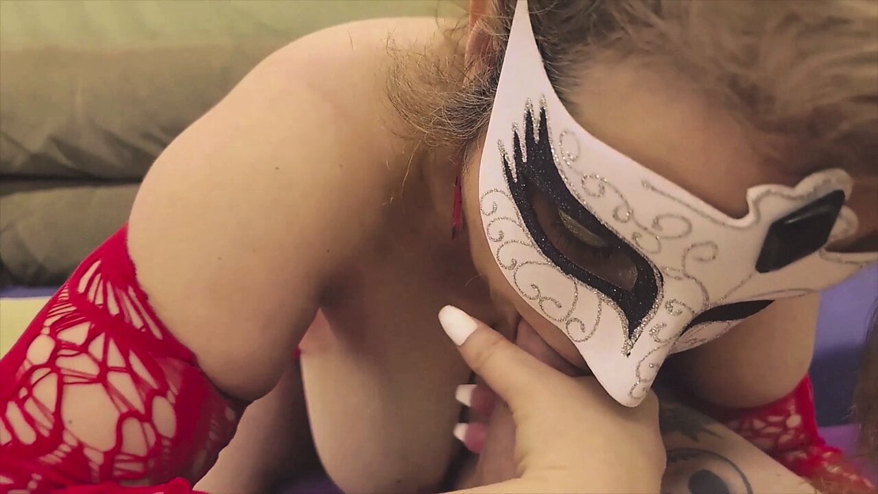 Patrzy na ciebie, gdy czci tego kutasa