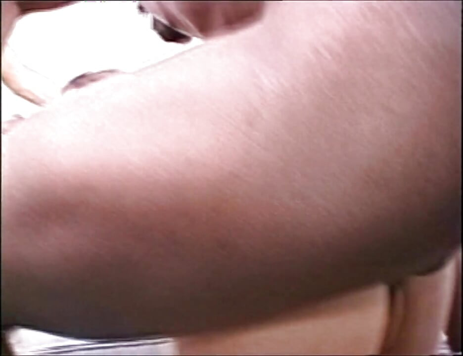 Hermosa sexy tetona milf follada y corrida en la boca por tres pollas monstruosas negras