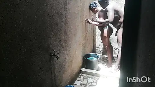 der Geschmack vom liebesspiel unter der dusche ist besser. deshalb wählt diane die dusche immer als unseren sexuellen treffpunkt