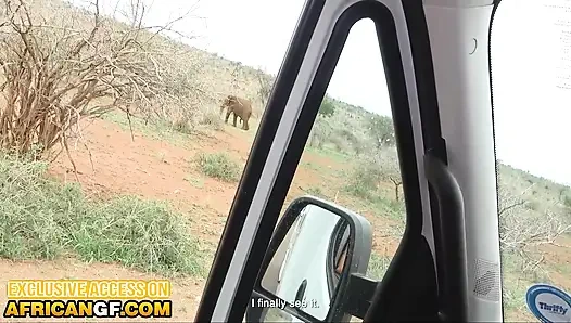 Tenggorokan pacar kulit hitam yang imut dientot habis-habisan sampai tenggorokannya dientot gaya doggy
