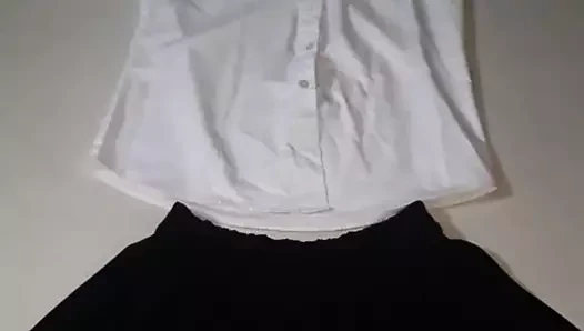 Tay öğrenci kız üniforma üzerinde jizz.20200314