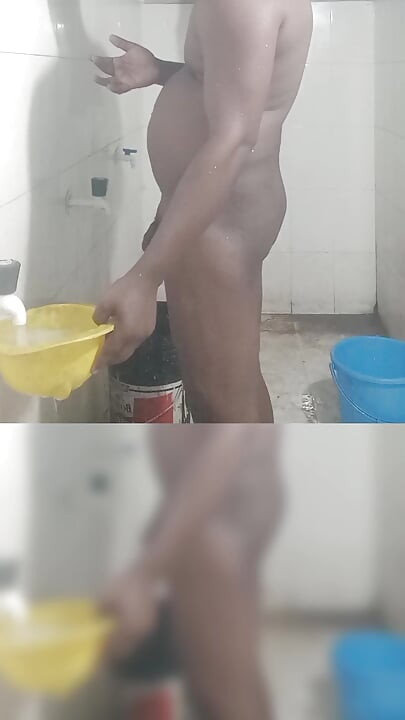 Show de banho pelada no chuveiro mostrando pau preto