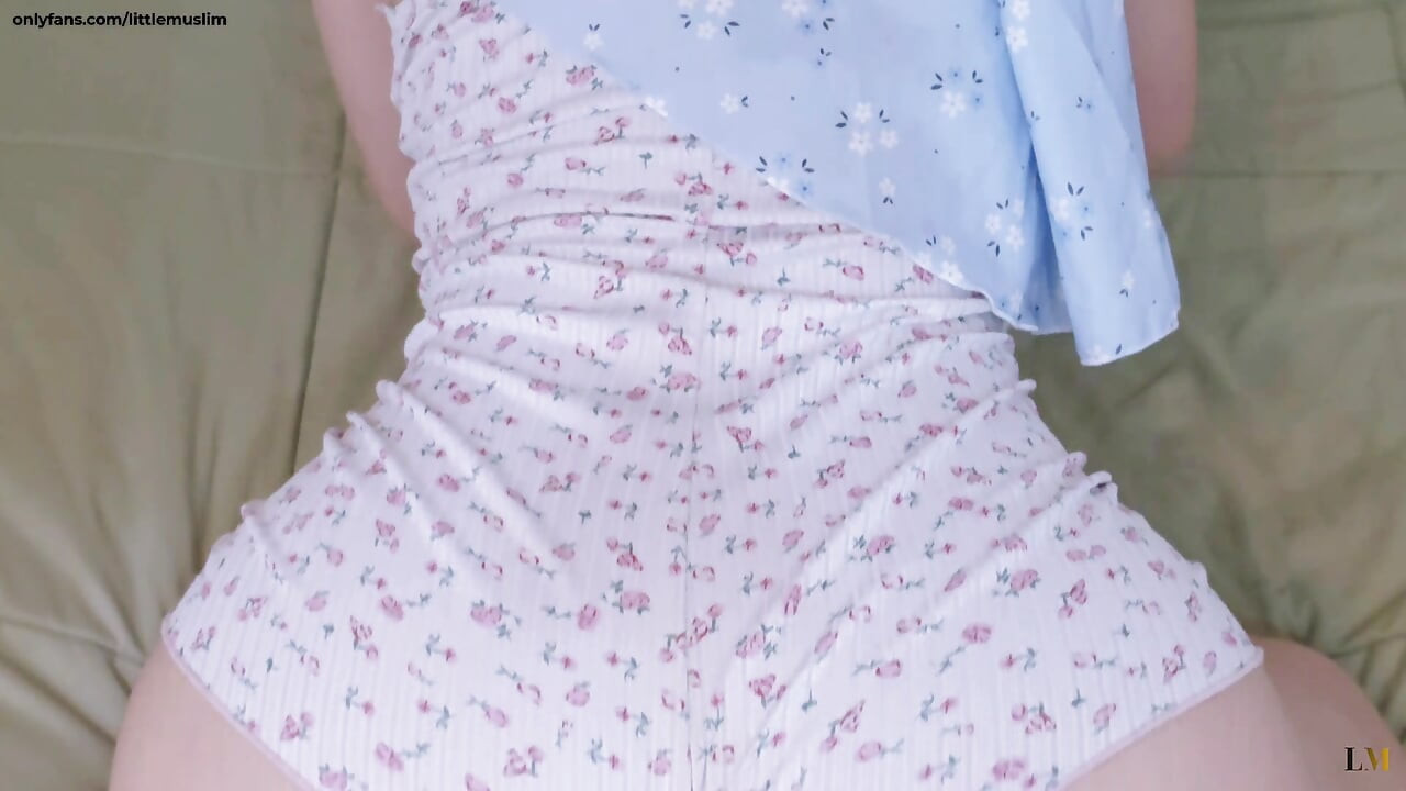 Pov: gadis nakal malaysia berhijab lagi pamer tubuh bahenolnya pakai baju jumpsuit imut