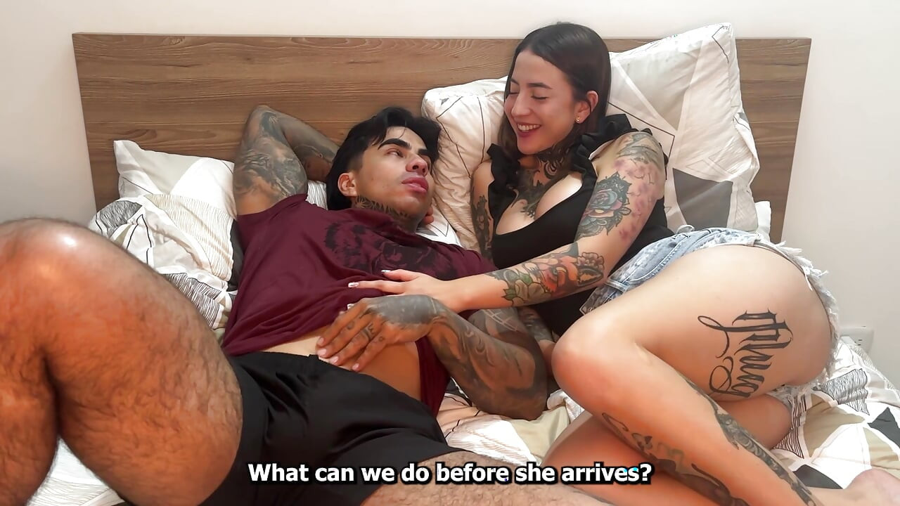 Putzfrau entdeckt Paarsex und schließt sich einem großartigen Dreier an