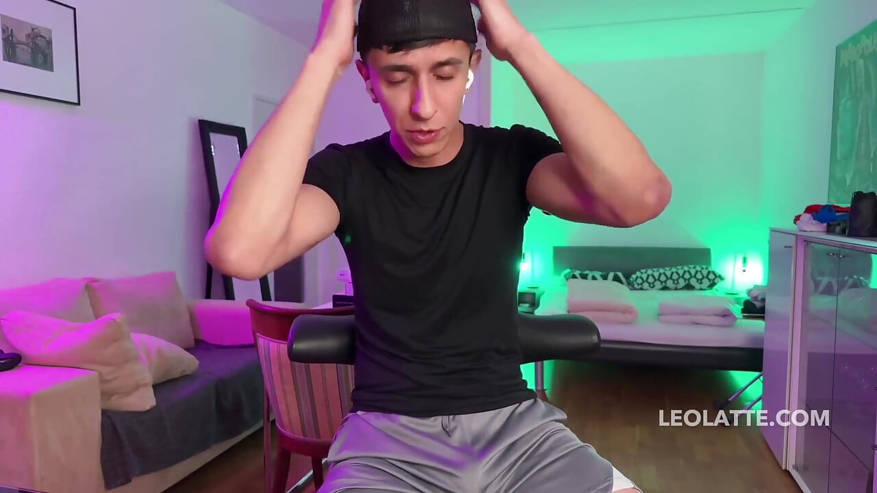 Leo Latte Almost 2-hour Livestream - Teasing, Stripping & Underwear Show