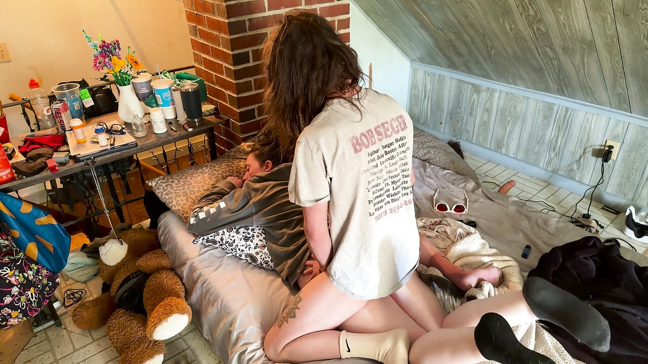 MILF has best ass to ride.