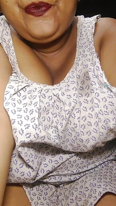 Bhabhi panas seksual malam tetek besar
