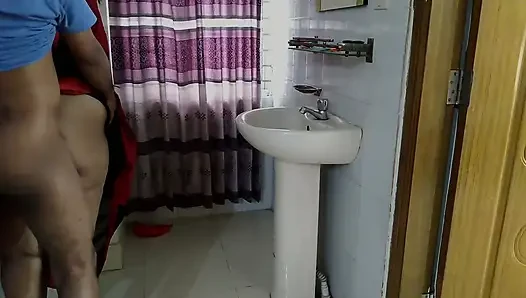 Tante seksi Pakistan berdiri di depan cermin & rambut digabung lalu pria ini ngentot memeknya di hari valentine