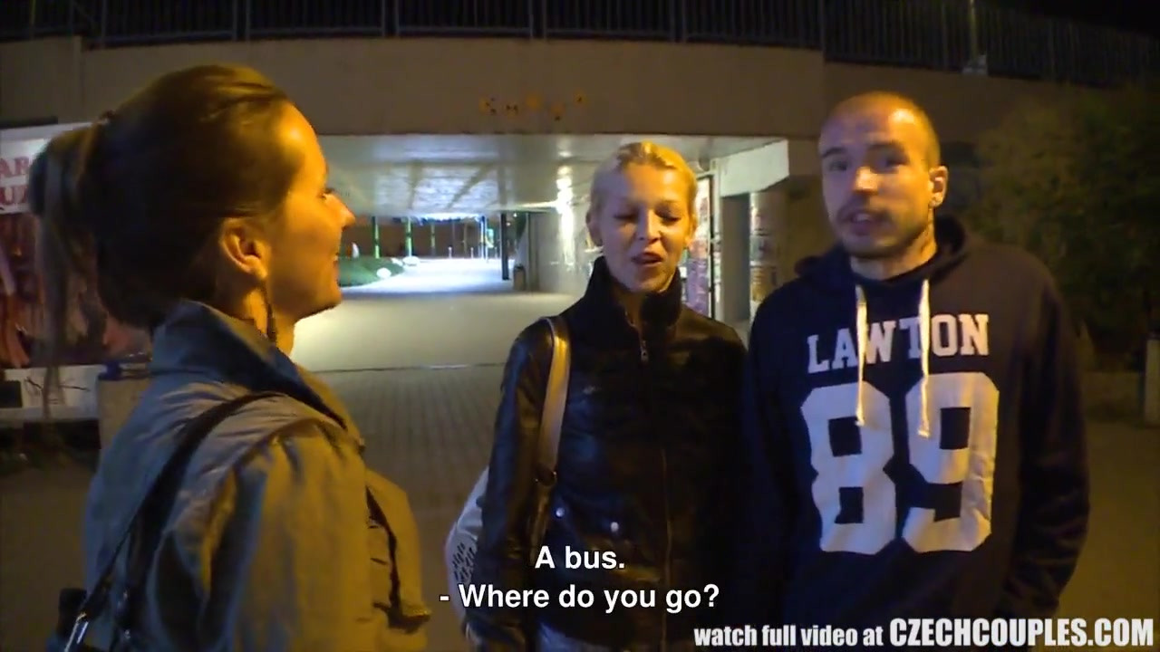 Gf交換のためにお金を稼ぐ美しいチェコ人ペア