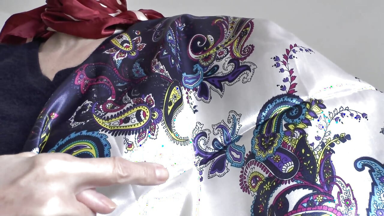 Satin-kopftuch-modenschau Und Auf Tuch Abspritzen, JOI, Lady Victoria Valente