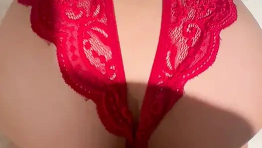 Büyük doğal memeli orta yaşlı seksi kadın şov yapıyor